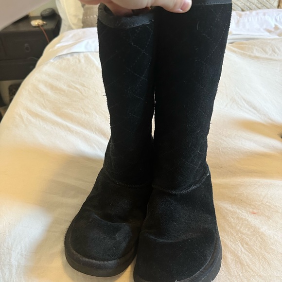 Women’s Tall Black Uggs - Picture 3 of 4